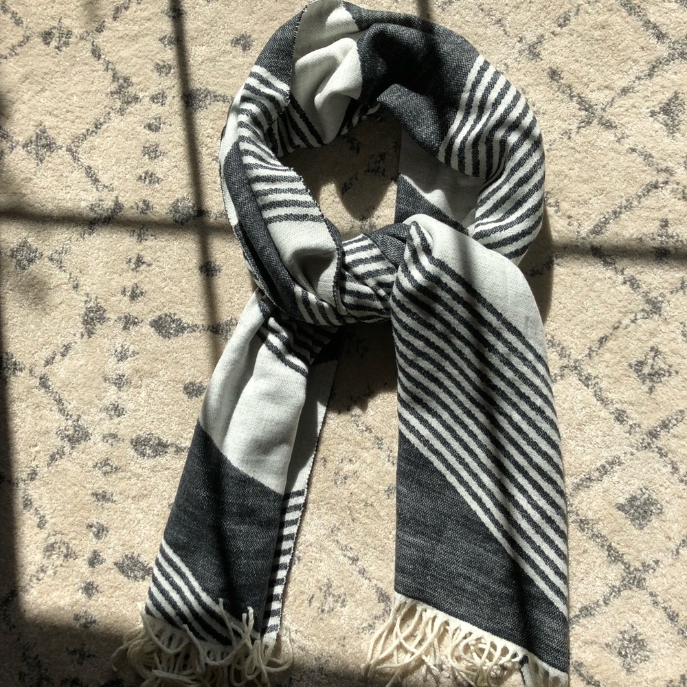 Gap Scarf